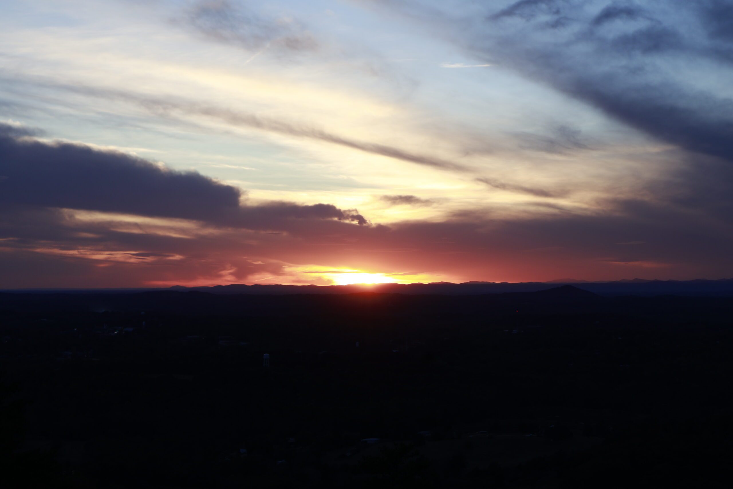 An image of a sunset to show the adventures of Off the Rails Kombucha owners Jena and Chris.